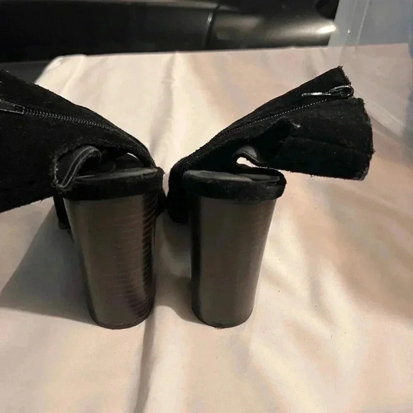 💗 Urban Outfitters Suede Heels - Size 7 - Picture 4 of 5